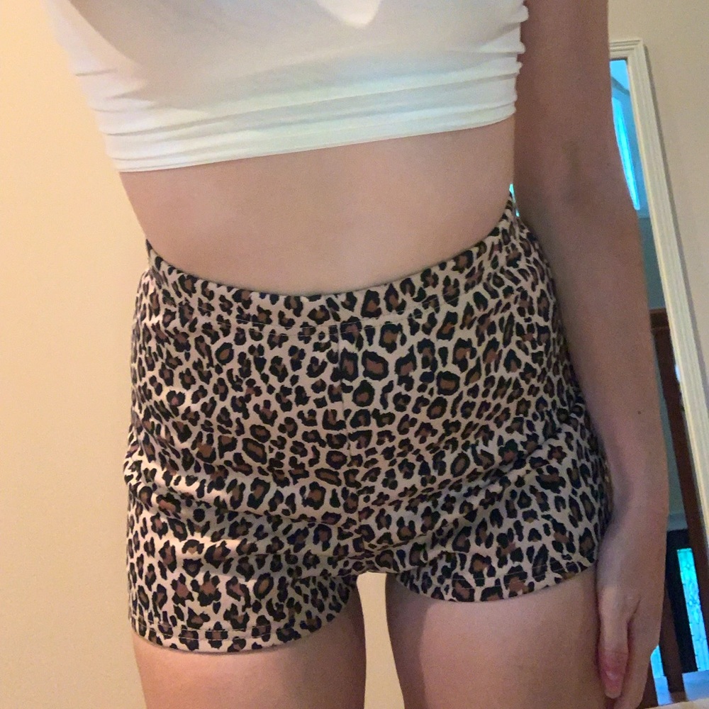 NWOT PrettyLittleThing tan leopard hot shorts